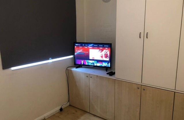 Habitación doble en casa recientemente renovada a 35 minutos del centro de Londres