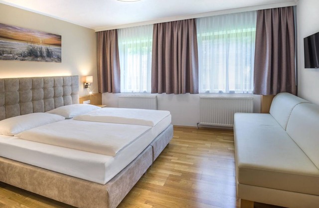 Double room, shower, WC with half board - Landhotel Gressenbauer
