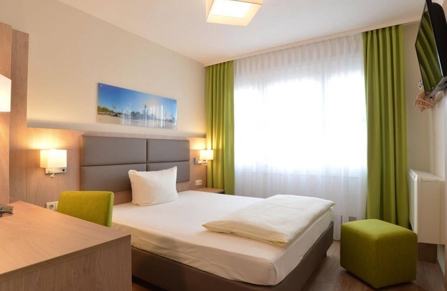 Double room, shower, WC - City-Hotel Kurfürst Balduin