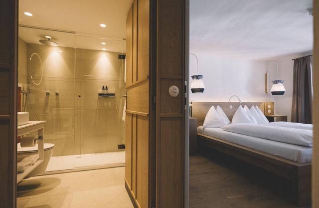 Habitación doble "pequeña" - arthotel Blaue Gans