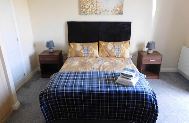 Double room with ensuite, tea & coffee, Falkirk, Scotland