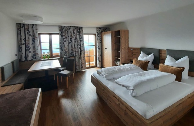 Estudio-Baño Privado-Vista a la Montana