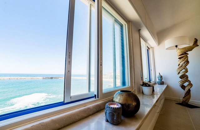 Habitación doble con vista al mar.