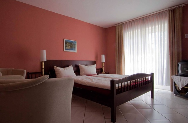Habitación doble con ducha y WC - Alojamiento y desayuno en Kippenheim R. Müller