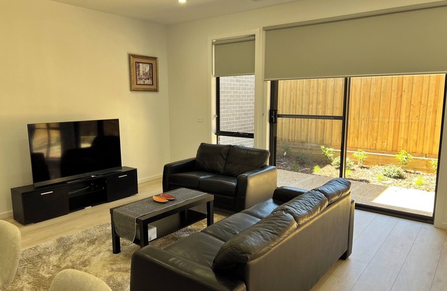 Double Storey, brand new house, cosy, clean, convenient with shops nearby