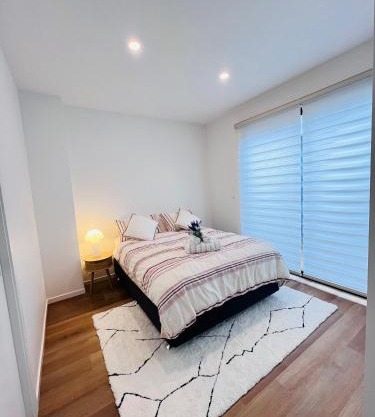 Double storey, Walk to Showground