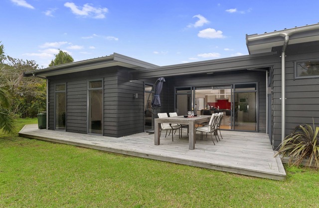 Double Tuna - Matapouri Holiday Home