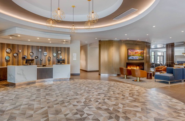 Cambria Hotel Charleston Riverview