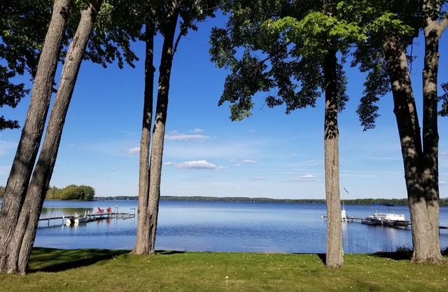 Douglas Lake Lakeside Cabin Living
