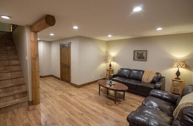 Douglas Lake Log Cabin - 10 Person House - Great Mountain Views All Seasons