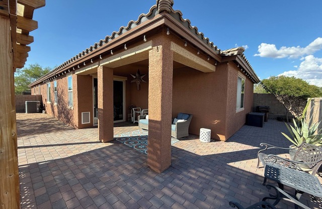 Dove Mountain Perserve, dog friendly home.