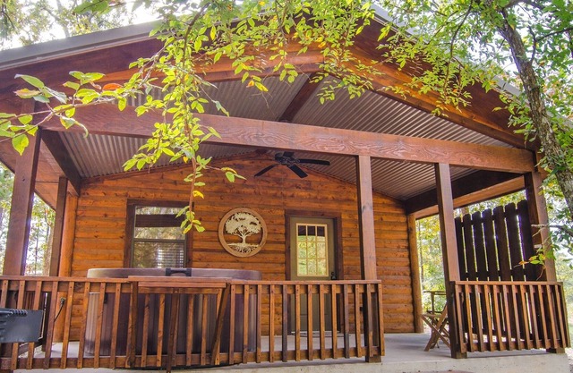Down Time Studio Cabin With Private Hot Tub and BBQ by Redawning