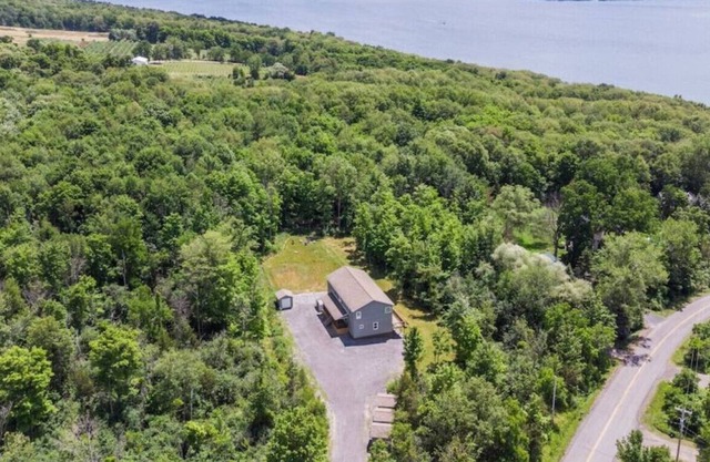 Downstairs Lansing 2 bedroom 2 bathroom · NY Wine Country Escape