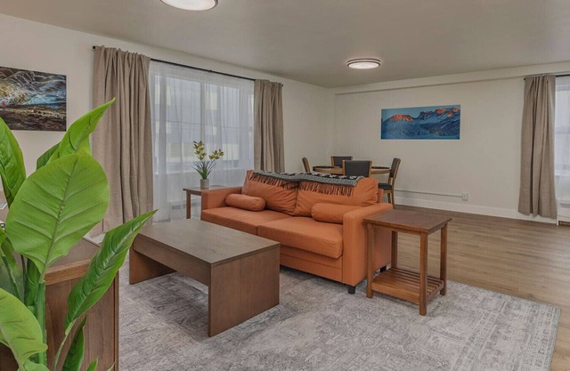 Downtown 1 Bedroom Flat W/Views