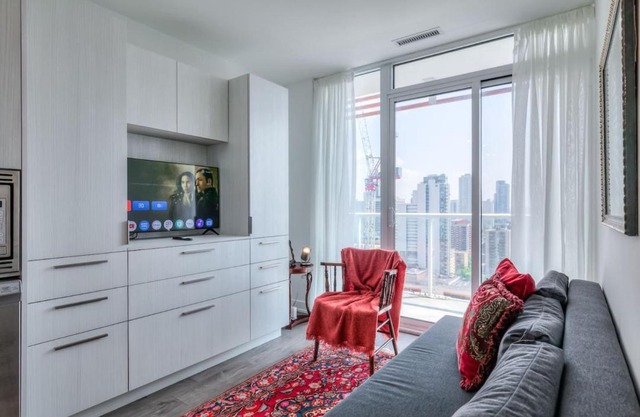 Downtown 1BR City Stay with Balcony and Fast Wi-Fi