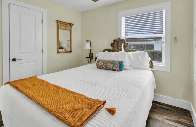 DT 2BR Getaway | Wi-Fi + Coastal Comfort