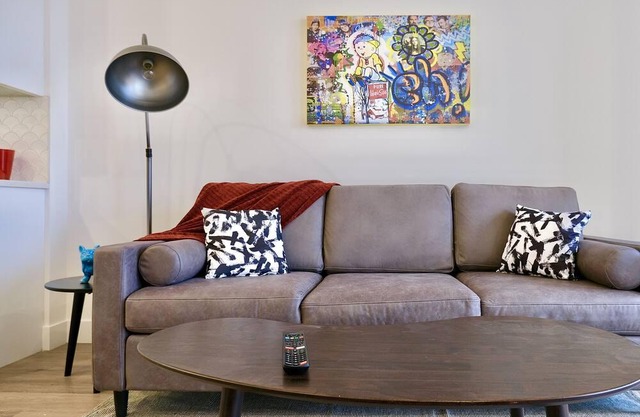 Downtown 3 BED/ 2.5BATH TOWNHOME IN BRIDGELAND