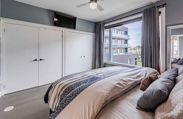 Downtown 3-Story Exec Townhouse - Free Parking!