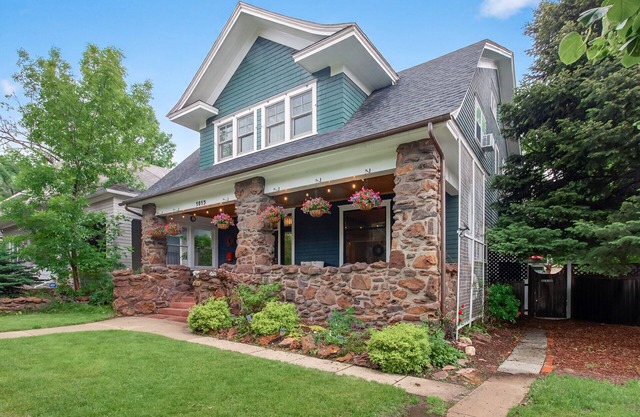 Downtown, 6 kings, Sleeps 14+, Game Room, Courtyard, Hot Tub