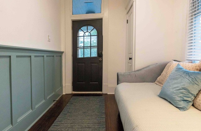 Downtown at Green - Renovated Charming House close to Sentara RMH, JMU, and EMU!