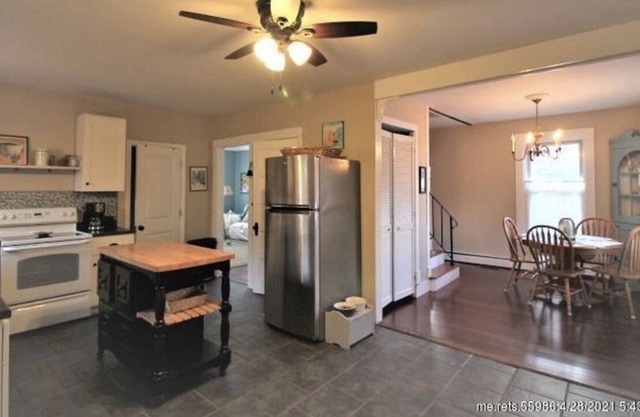 Downtown Auburn Oasis Huge Fenced in Backyard screened in porch