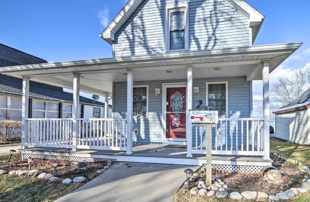 Downtown Boyne City Home, Walk to Lake Charlevoix!