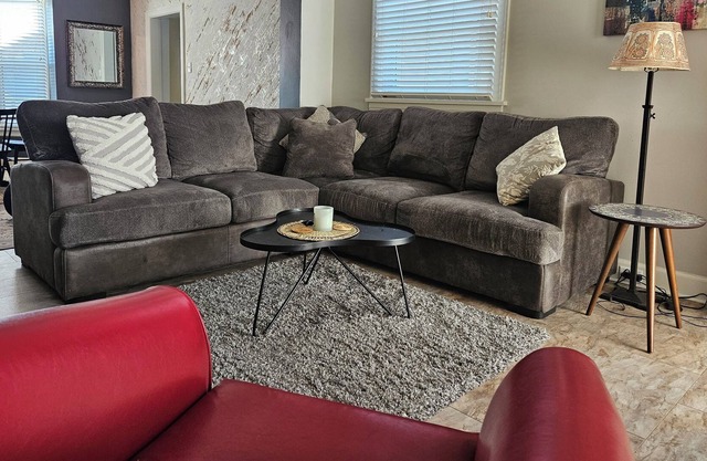 Downtown Bungalow - Entire house with workout room