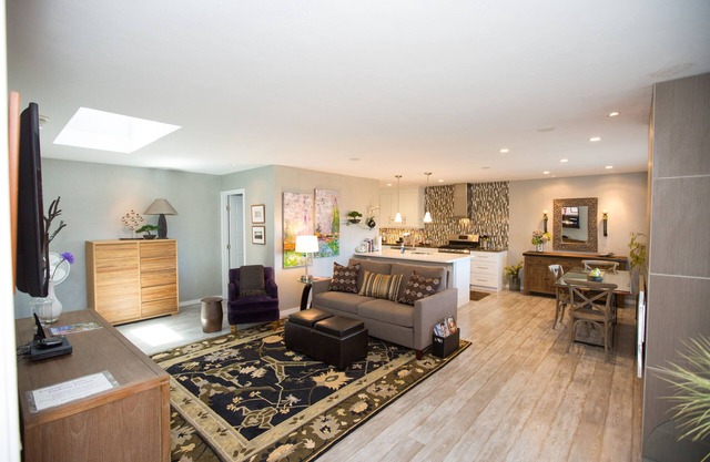 Downtown Carmel - A pie de todo! - 1BR / 2BA Exec Suite "A"