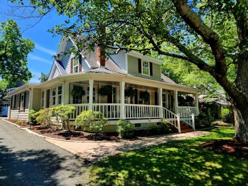 Downtown Cary 1930s Bungalow - Great walkability