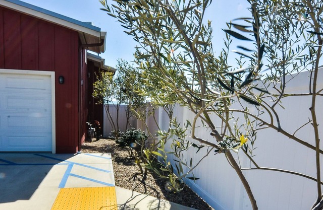 Downtown Cayucos Luxury Suite with Rooftop Deck Across from the Beach
