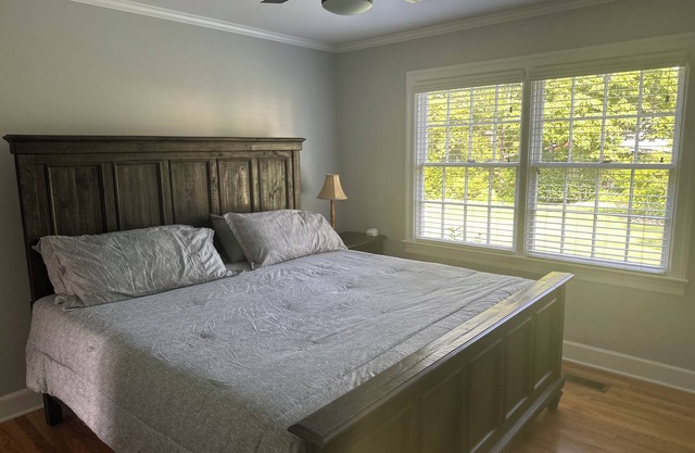 Downtown Clayton Spacious 4 Bedroom Retreat