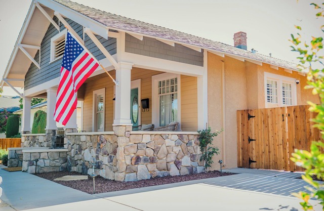 Downtown Clovis Vintage Charmern2-bedroom Private Home w/AC in charming Clovis
