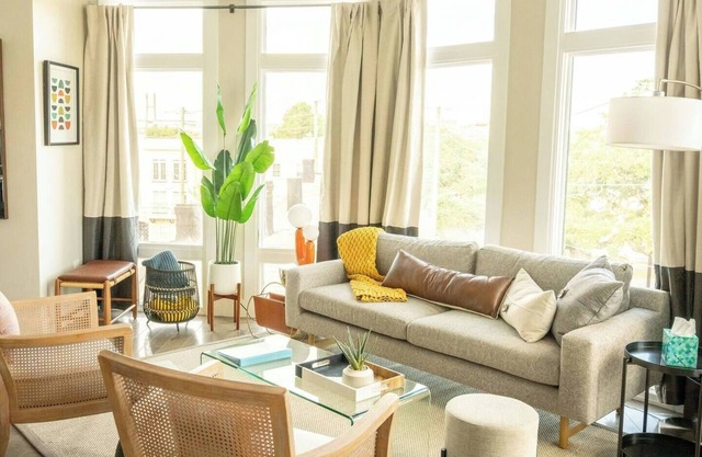 Downtown, contemporary, 2 bedroom, Roof Terrace! 2B