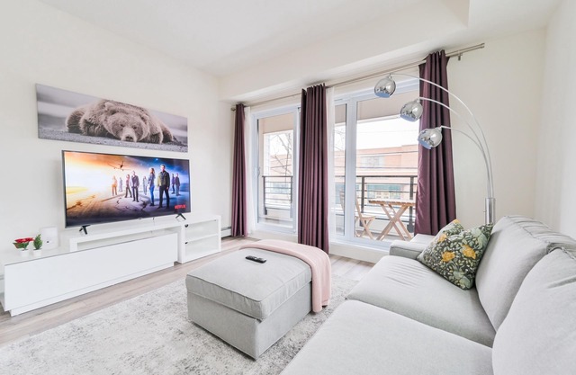 Downtown Corner Unit | Underground Parking | Mins to Stampede
