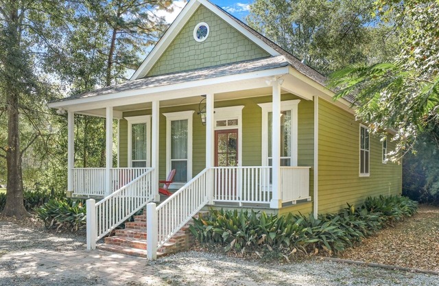 Downtown Cottage/Walk To It All/30 Mile Biking Path/Abita Brew Pub Restaurant