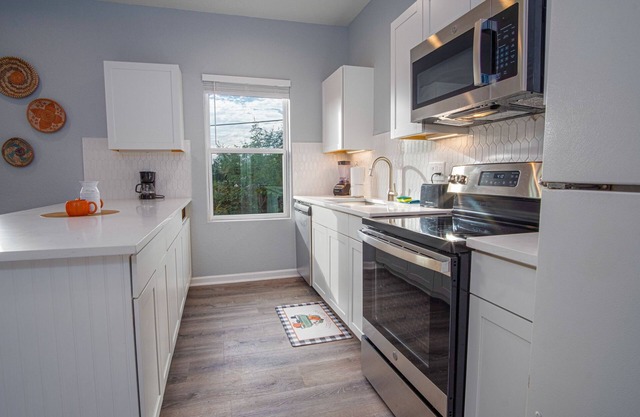 Downtown Dream Home Spacious 4br/2ba Sleeps 12!
