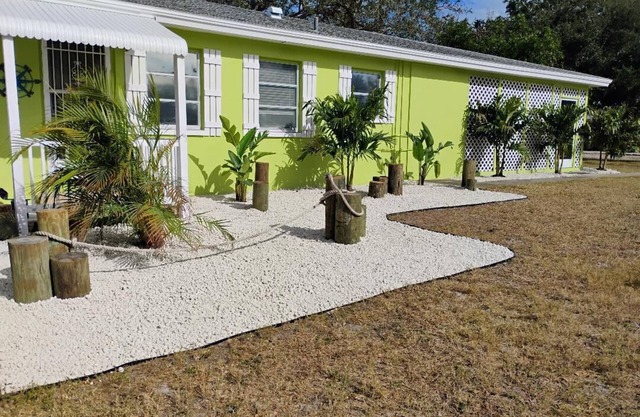 Downtown Dunedin Villa near Bluejay's Baseball Stadium that offers "serenity".