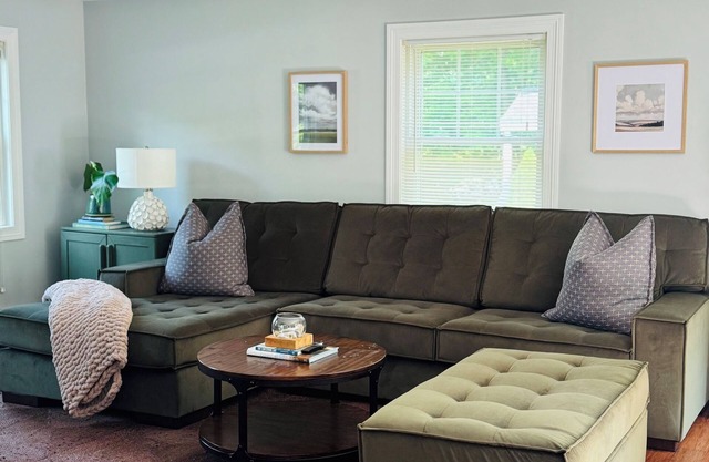 Downtown Freeport House with Lawn, Grill, AC, and Pickleball Courts!