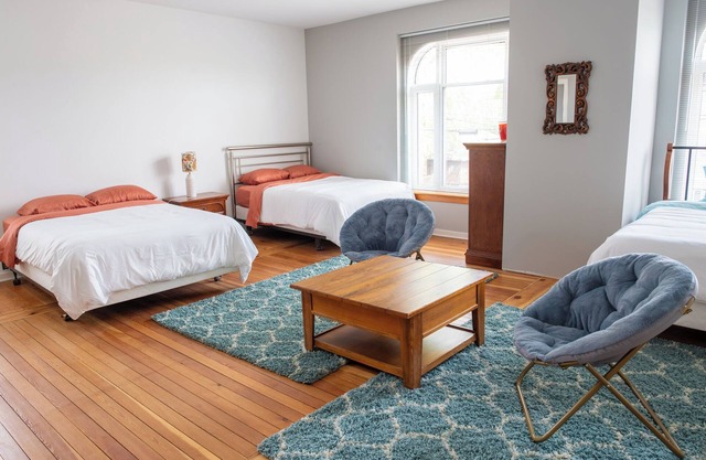 Downtown Gem Spacious, Comfortable & Family-Friendly Retreat Above a Coffee Shop