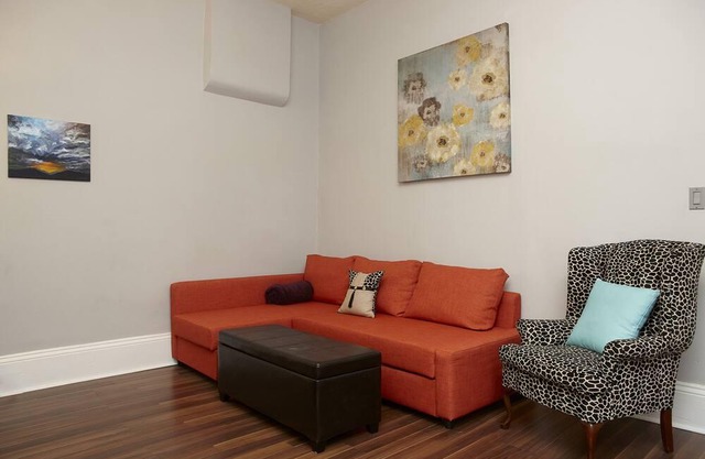 Downtown Hamilton, 2 habitaciones, casa privada con terraza cercada, elegante y cómoda