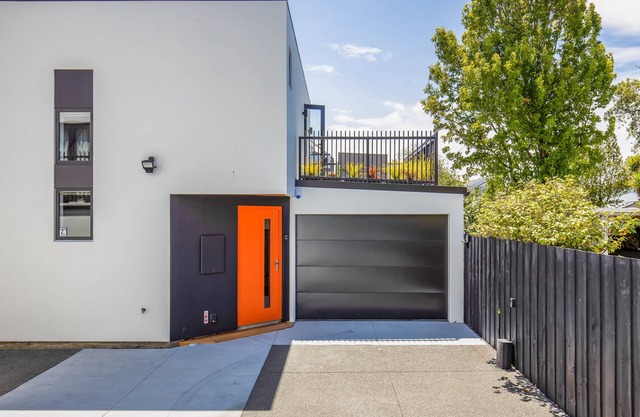 Downtown Hideaway - Christchurch Holiday Home