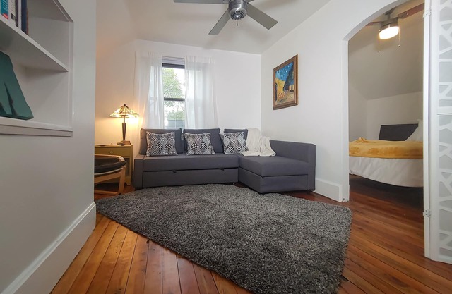 Downtown home blocks to the beach w/ king bed, deck fire pit & air conditioning