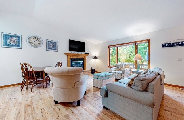 Downtown home with a firepit, deck, washer/dryer, fireplace - near the beach