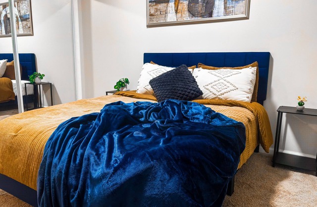 Downtown Indy 1BR Modern & Cozy+Free Parking