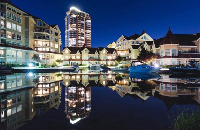 Downtown Kelowna Luxury Waterfront townhouse piscina / jacuzzi