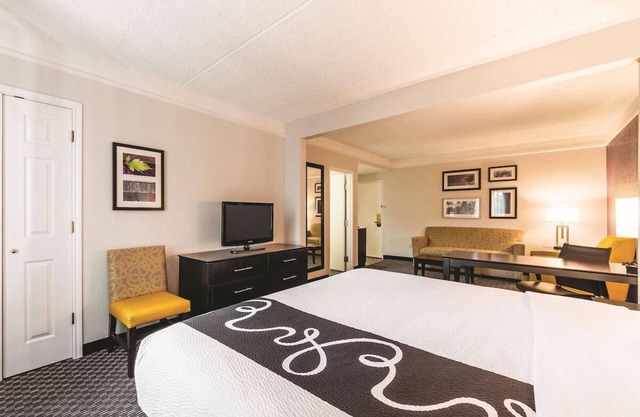 Downtown King Studio Getaway, Pet-Welcome, Near Hemisfair Plaza