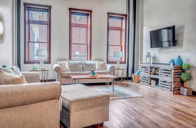 Downtown La Crosse Chic Apartment Retreat