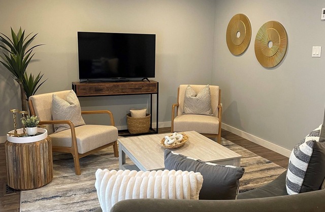 Downtown Living: Modern Renovated Townhome Escape