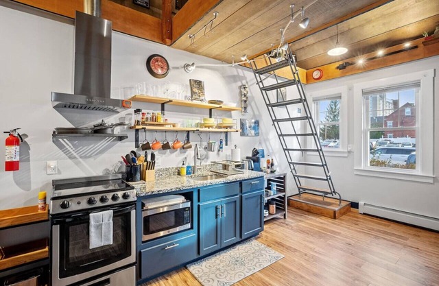 Downtown Loft w/ Private Entry & Updates
