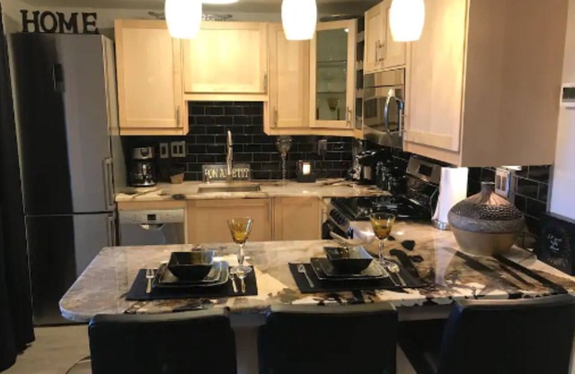 Downtown LUXURY Condo on Pearl!